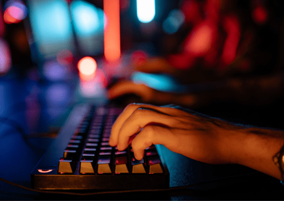 Zanim klikniesz – pomyśl. Ostrzegamy przed oszustwami w Internecie