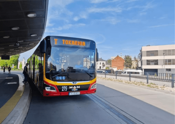 Start sezonowej linii T z Dworca Autobusowego w Kielcach do Parku Etnograficznego w Tokarni